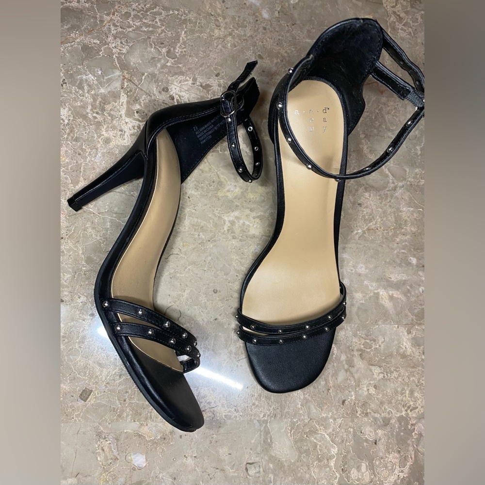 🌊Black studded ankle strap heels